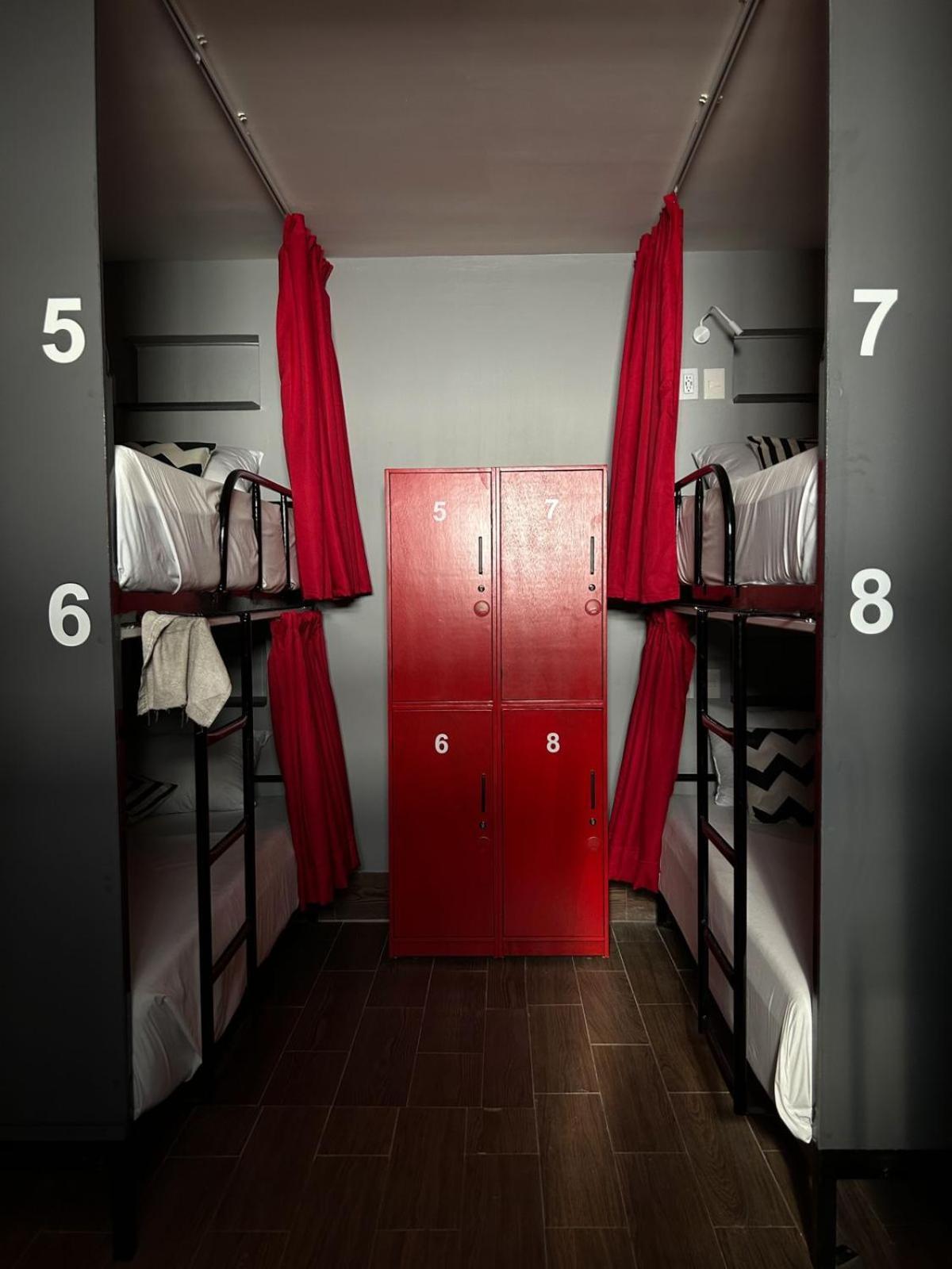 Spartacus Hostel Boutique For Men Пуэрто-Вальярта Экстерьер фото