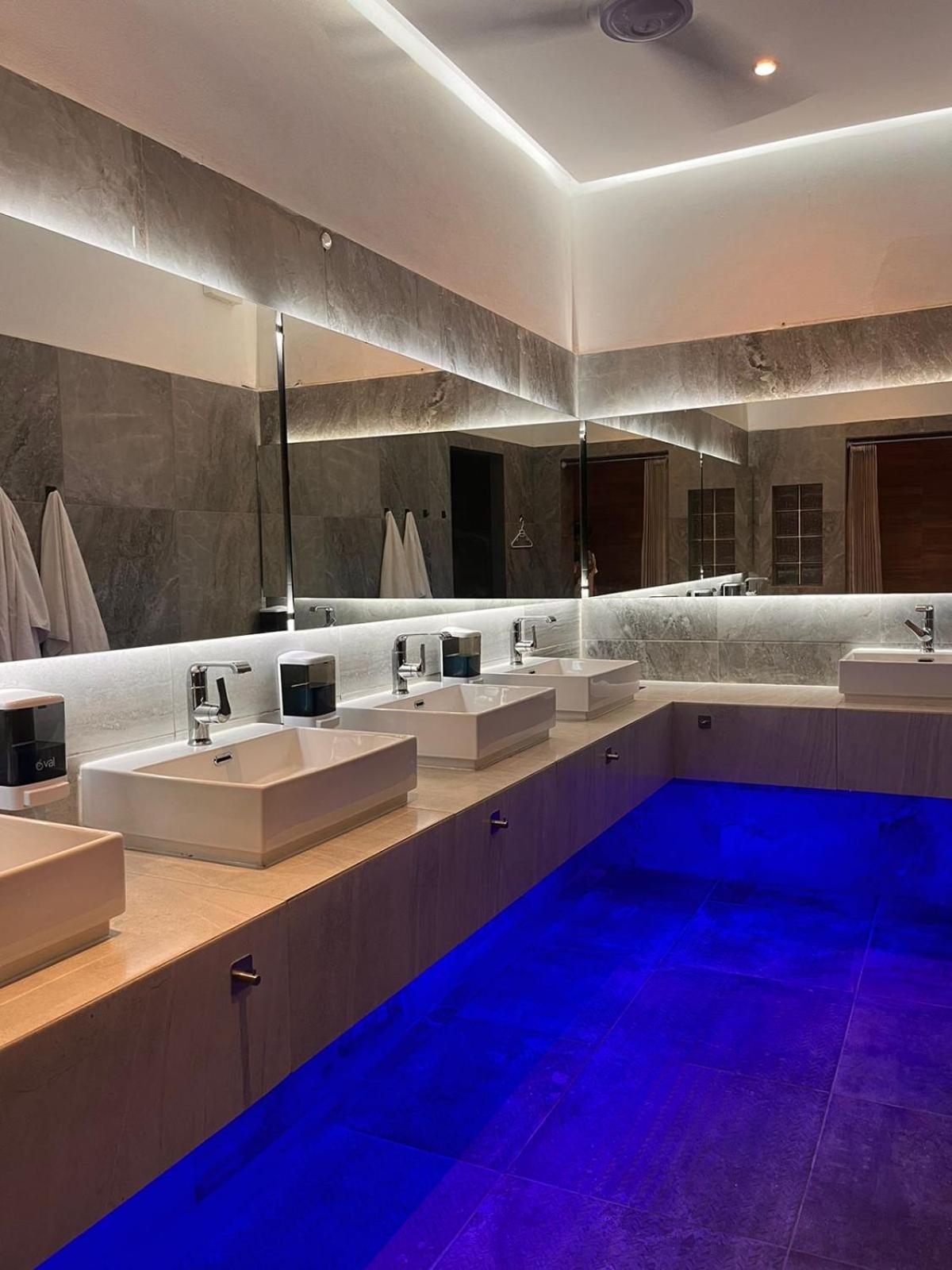 Spartacus Hostel Boutique For Men Пуэрто-Вальярта Экстерьер фото