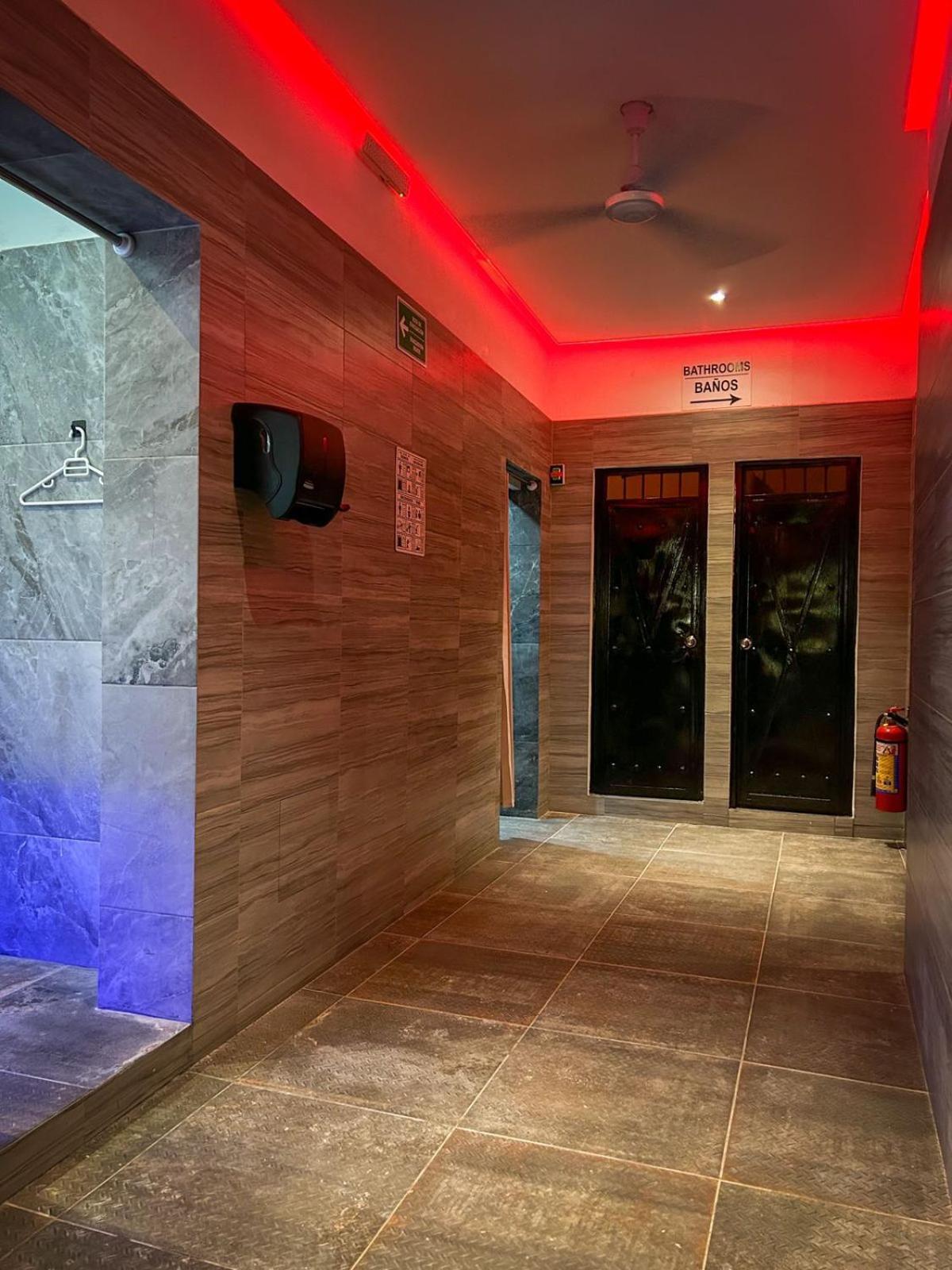 Spartacus Hostel Boutique For Men Пуэрто-Вальярта Экстерьер фото