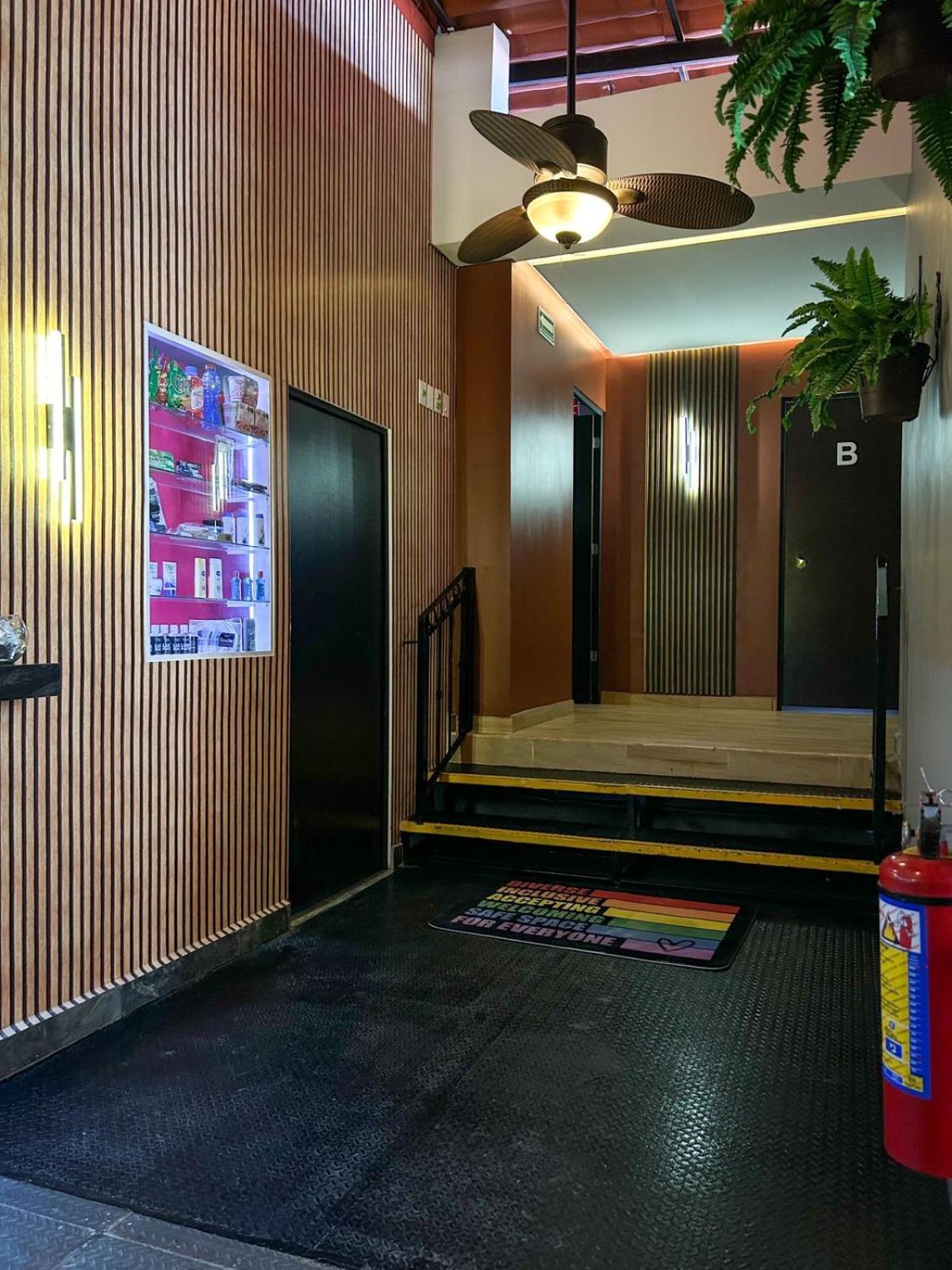Spartacus Hostel Boutique For Men Пуэрто-Вальярта Экстерьер фото