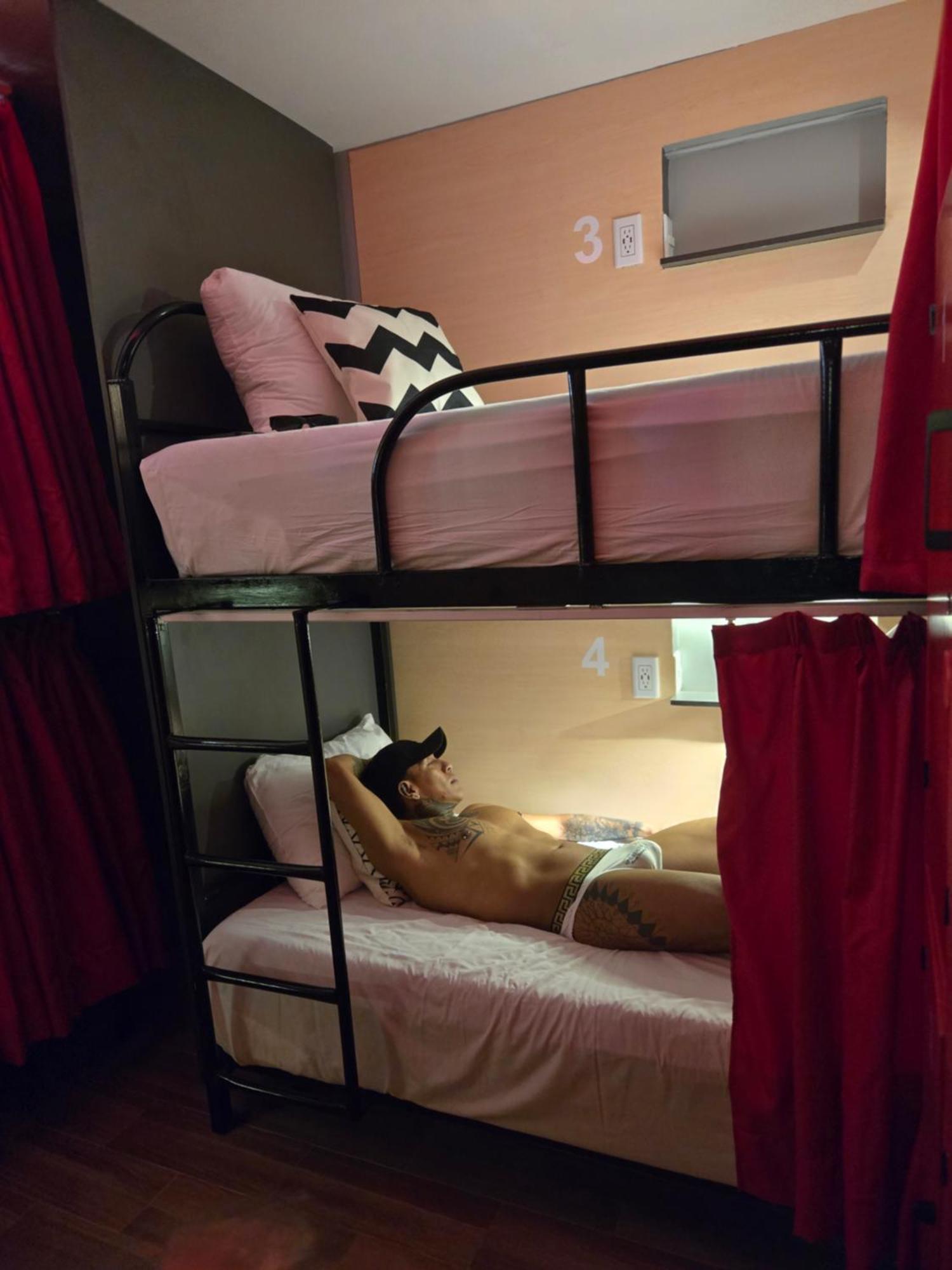 Spartacus Hostel Boutique For Men Пуэрто-Вальярта Экстерьер фото